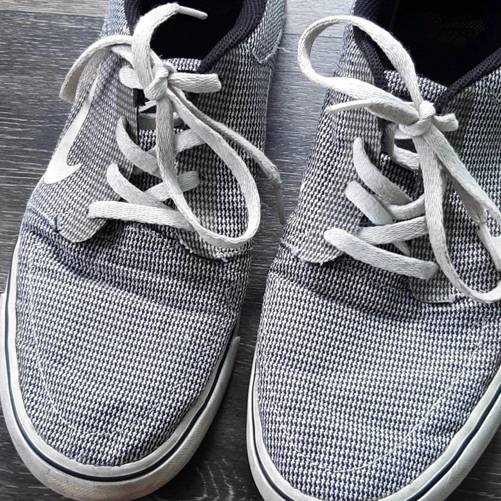 Nike SB Portmore II Solarsoft Sneakers Mens 11 Grey Black Low Top Skate Shoes